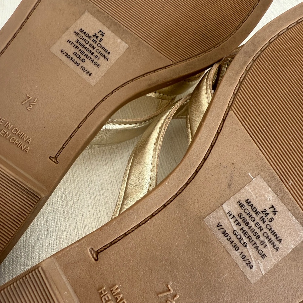 Old Navy Heritage Metallic Gold Slide Sandals - Picture 9 of 10